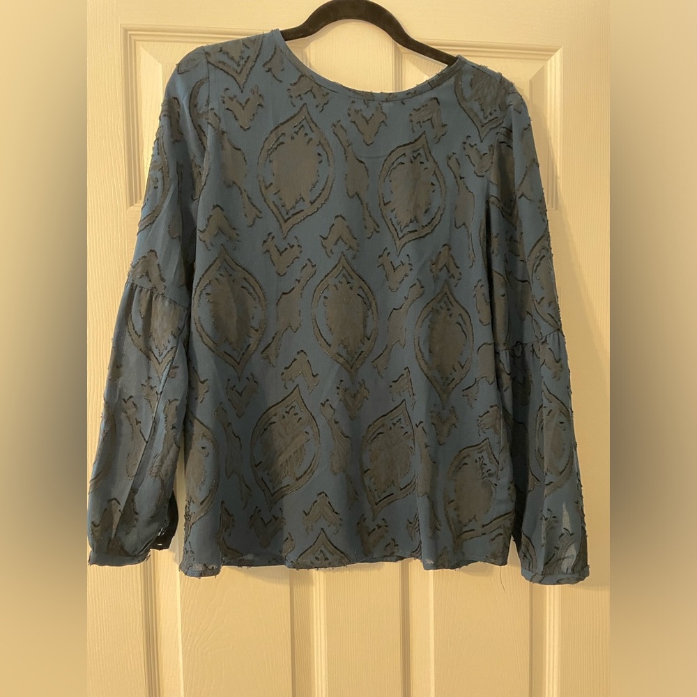 Adorable Loft work blouse - Picture 2 of 5